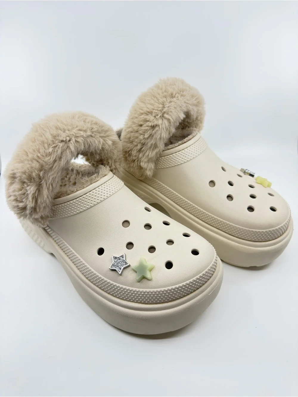Crocs Stomp Lined Clogs color stucco, featuring a thick platform sole SZ 11